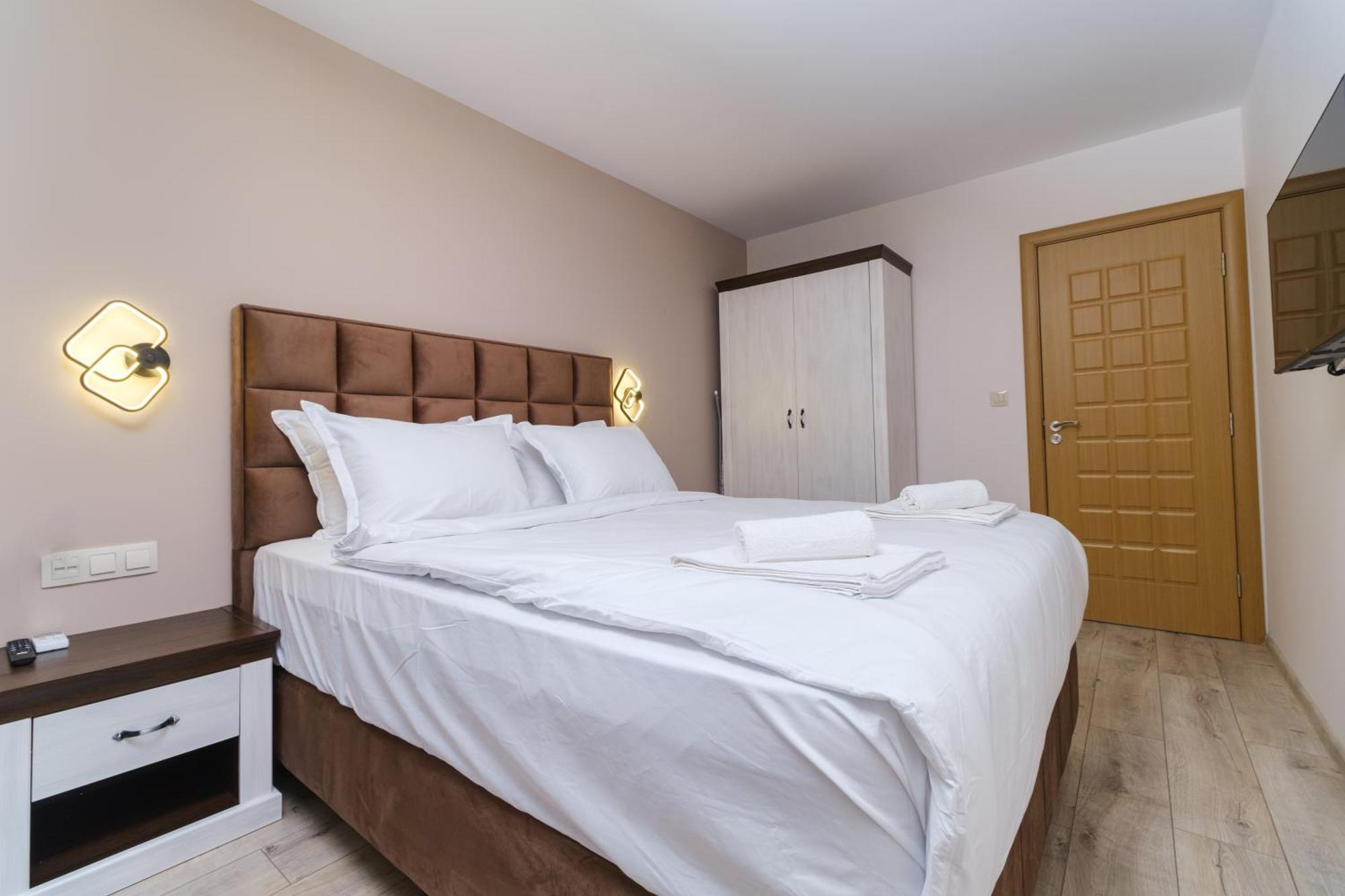 Ldv 13 1-Bedroom Apartments Free Private Parking 플로브디프 외부 사진